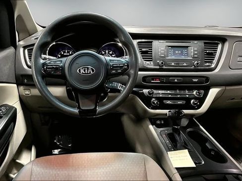 Used 2016 Kia Sedona L FWD image 9