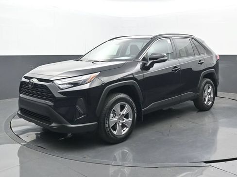 Used 2025 Toyota RAV4 XLE w/ Convenience Package FWD image 24