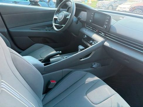 Used 2025 Hyundai Elantra Sport FWD image 13