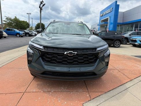 New 2026 Chevrolet Trax LT w/ LT Convenience Package FWD image 2