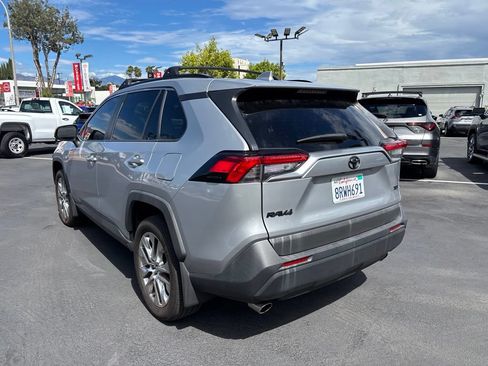 Used 2020 Toyota RAV4 XLE Premium w/ Carpet Mat Package FWD image 7