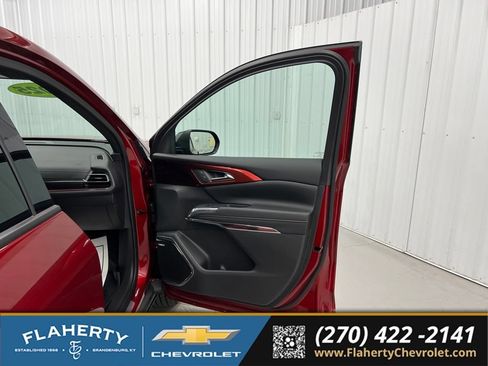 Used 2025 Chevrolet Traverse Z71 w/ Enhanced Driving Package AWD/4WD image 14
