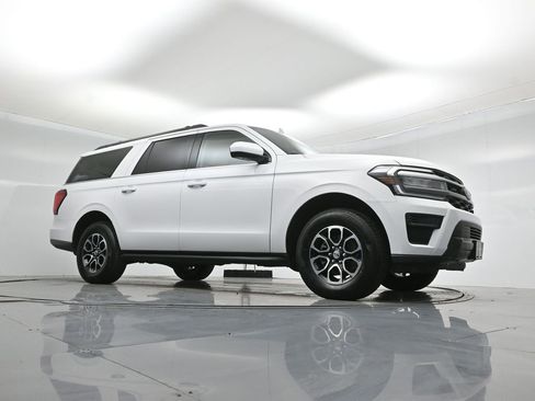 Certified 2024 Ford Expedition Max XLT image 4