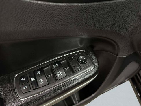 Used 2022 Chrysler 300 Touring w/ Sport Appearance Package RWD image 21