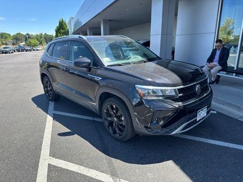 Used 2022 Volkswagen Taos SE AWD/4WD image 2