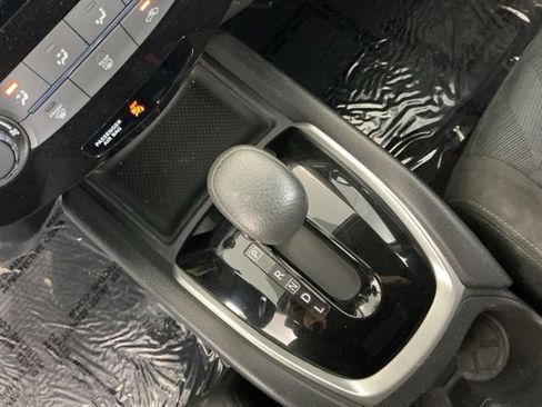 Used 2015 Nissan Rogue S FWD image 18