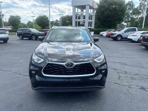 Used 2023 Toyota Highlander XLE FWD image 9