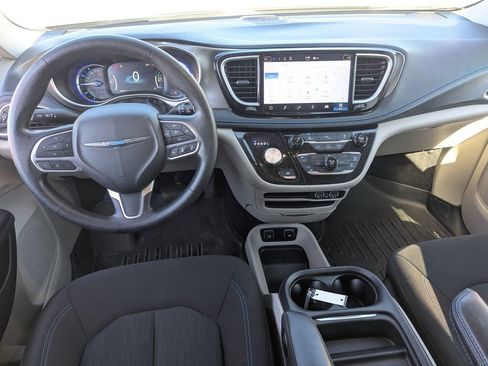 Used 2021 Chrysler Pacifica Touring image 29