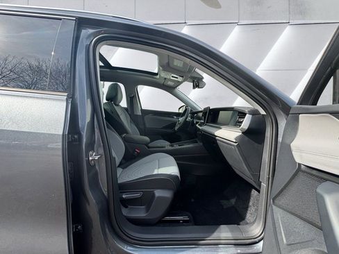 New 2025 Volkswagen Tiguan SE AWD/4WD image 13