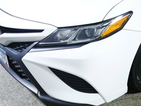 Used 2019 Toyota Camry SE image 16