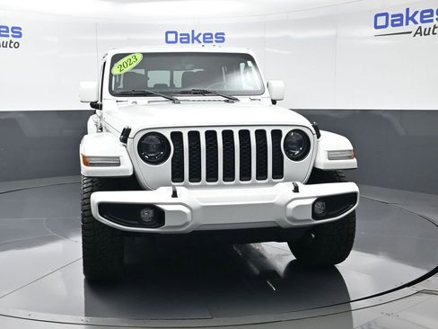 Used 2023 Jeep Gladiator Overland AWD/4WD image 3