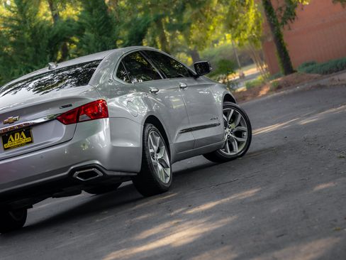 Used 2018 Chevrolet Impala Premier FWD image 25