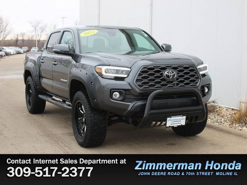 Used 2022 Toyota Tacoma TRD Off-Road image 3