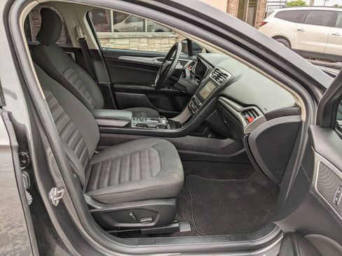 Used 2019 Ford Fusion SE FWD image 13