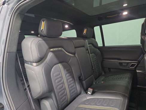 Used 2023 Rivian R1S Adventure AWD/4WD image 23