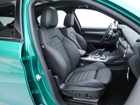 New 2025 Alfa Romeo Stelvio Sprint AWD/4WD image 12