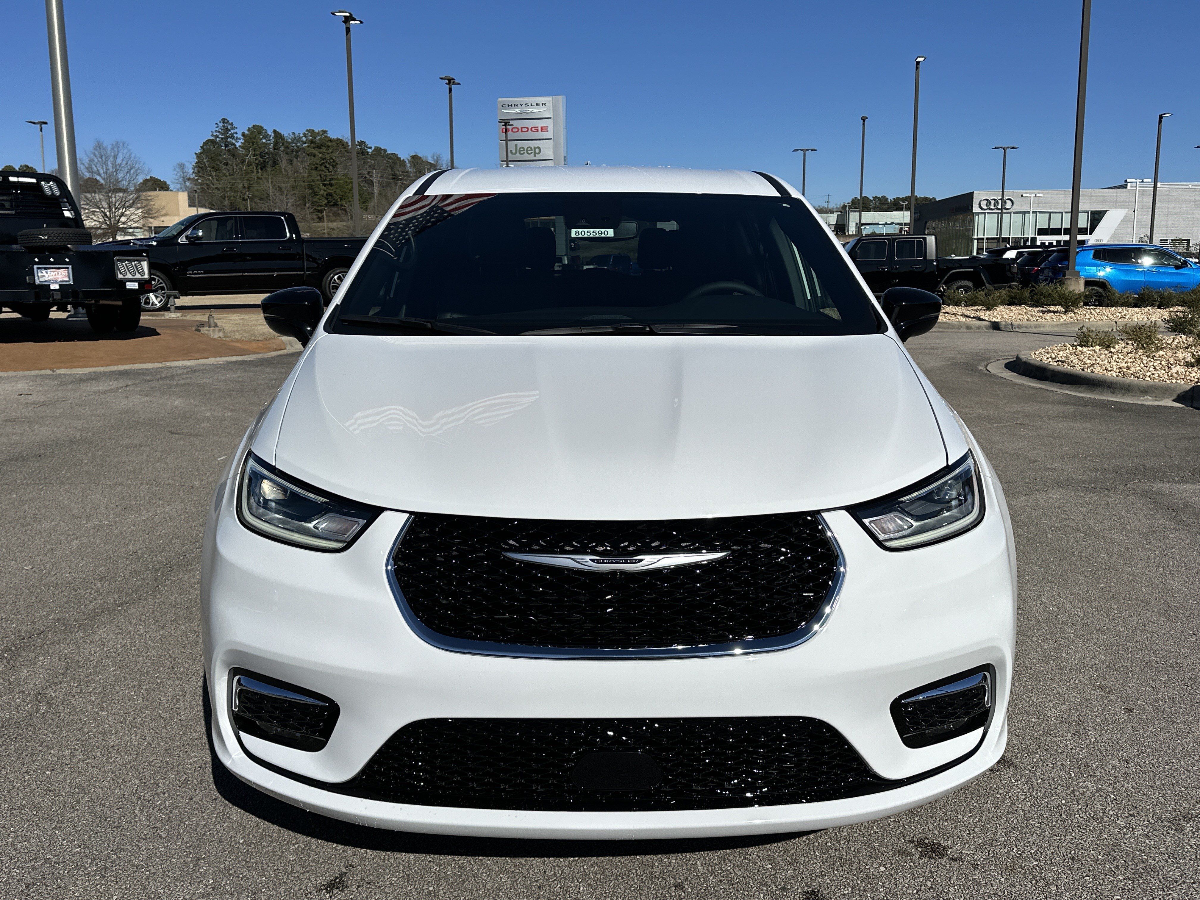 New 2026 Chrysler Pacifica Select FWD image 2