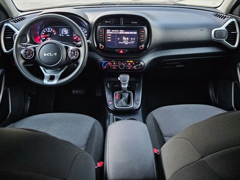 Used 2022 Kia Soul LX w/ Technology Package image 17
