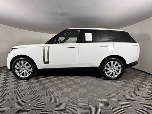 Used 2023 Land Rover Range Rover SE image 3
