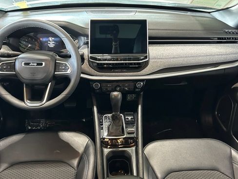 Used 2023 Jeep Compass Latitude w/ Sun and Sound Group AWD/4WD image 10