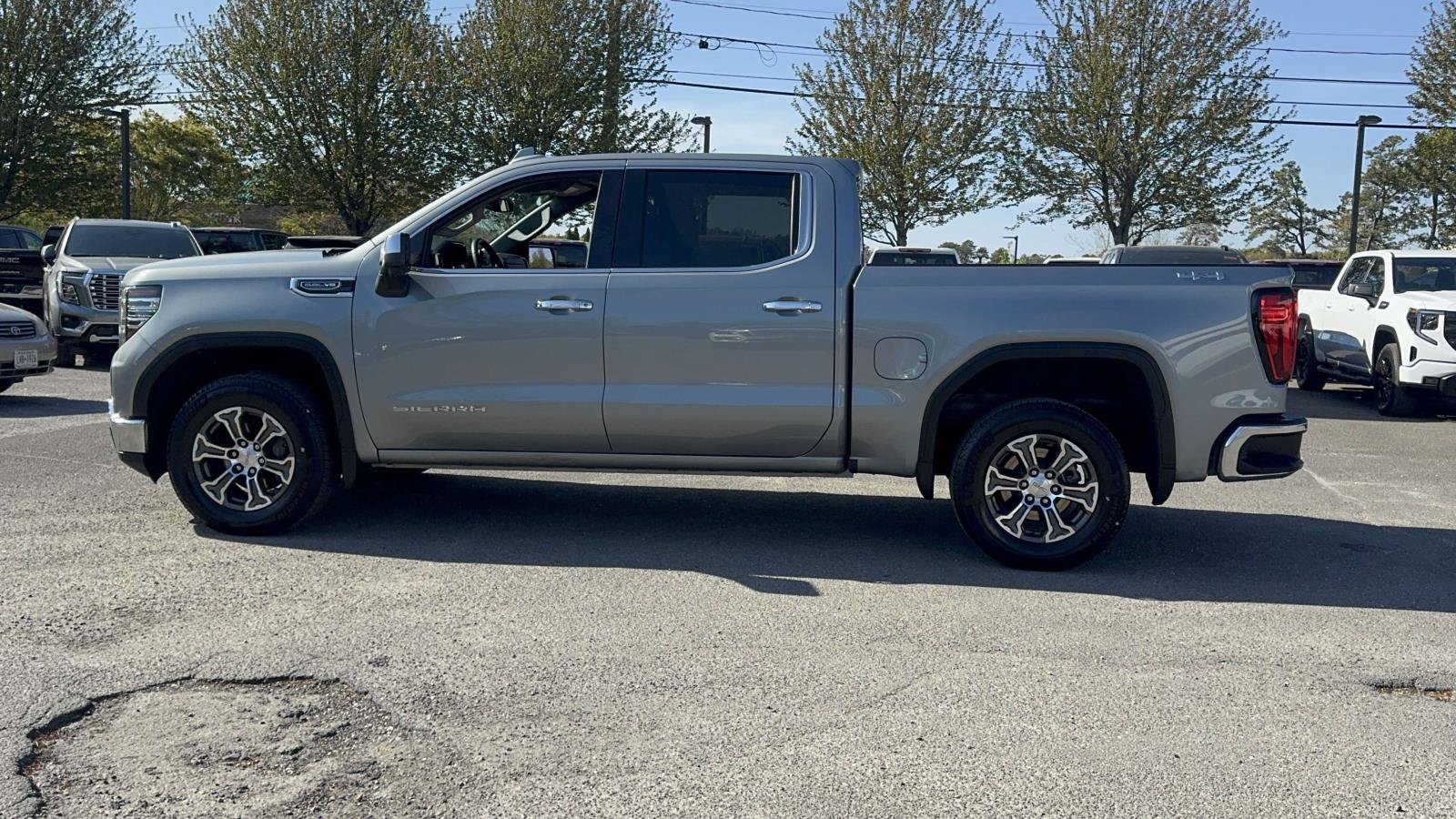 Used 2025 GMC Sierra 1500 SLT AWD/4WD image 4