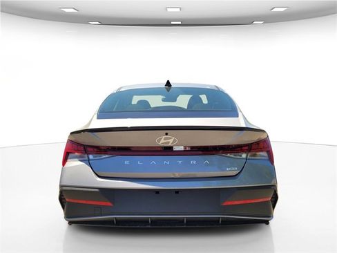 New 2025 Hyundai Elantra SEL image 7