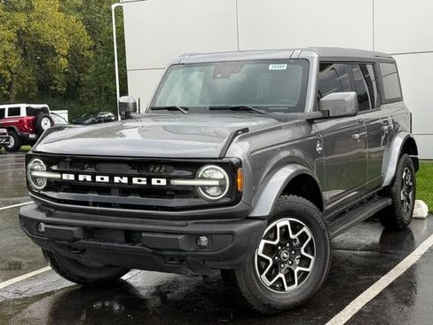 Used 2024 Ford Bronco Outer Banks AWD/4WD image 2