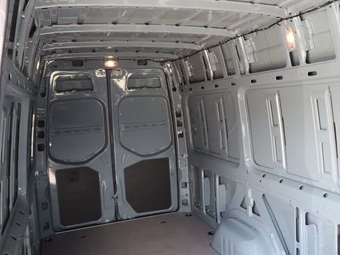 Used 2025 Mercedes-Benz Sprinter 2500 image 16