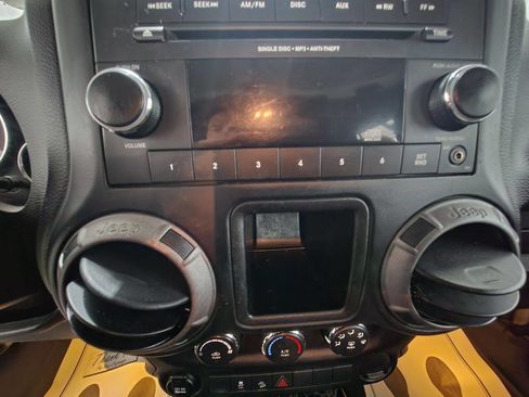 Used 2015 Jeep Wrangler Unlimited Sport w/ Connectivity Group image 28