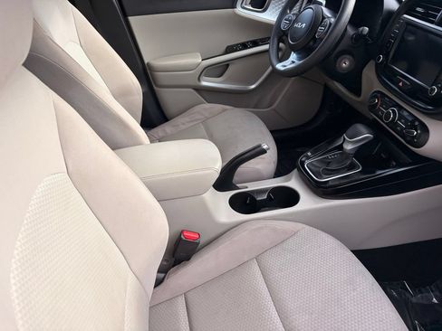 Used 2023 Kia Soul LX w/ LX Technology Package FWD image 12