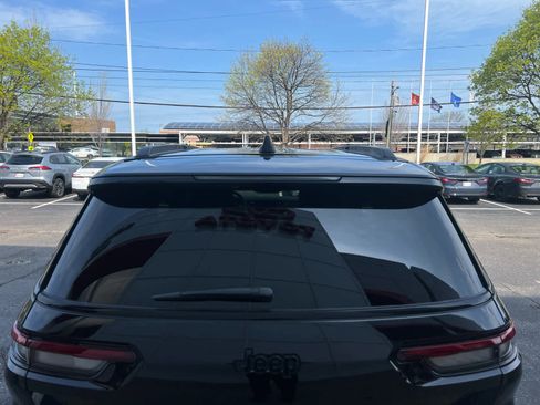 Used 2025 Jeep Grand Cherokee L Limited w/ Black Appearance Package image 23