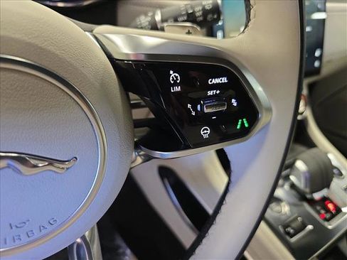 Certified 2025 Jaguar F-PACE R-Dynamic S image 19