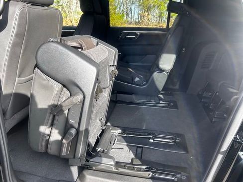 New 2026 Chevrolet Suburban High Country AWD/4WD image 14
