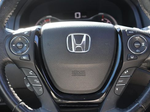 Used 2016 Honda Pilot Touring image 27