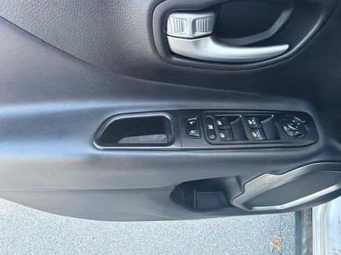 Used 2018 Jeep Renegade Limited w/ UConnect 8.4 Nav Group AWD/4WD image 19