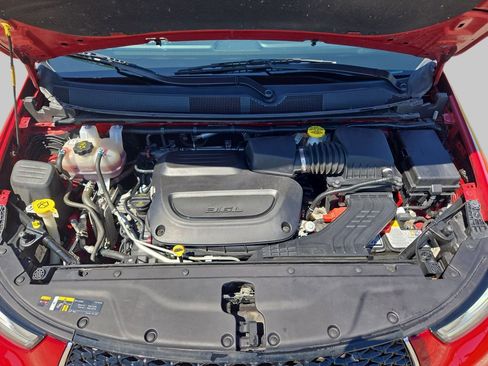 Used 2024 Chrysler Pacifica Touring-L FWD image 32