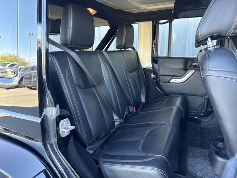 Used 2018 Jeep Wrangler Unlimited Sahara w/ Connectivity Group image 41