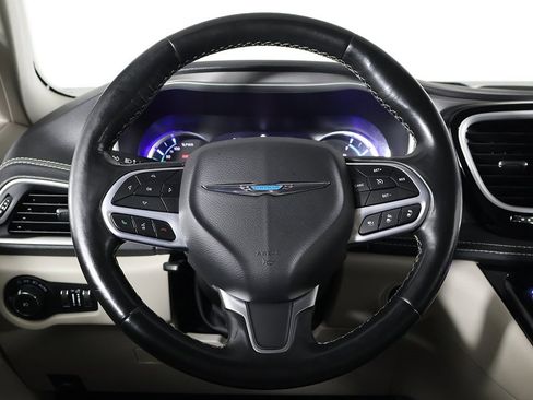 Used 2021 Chrysler Pacifica Touring-L image 33