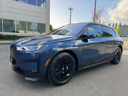 Used 2022 BMW iX xDrive50 w/ Convenience Package AWD/4WD image 5