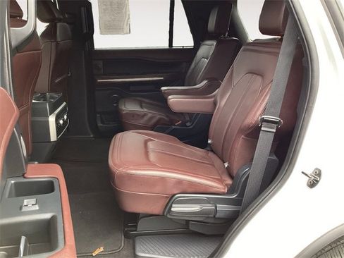 Used 2023 Ford Expedition Limited image 13