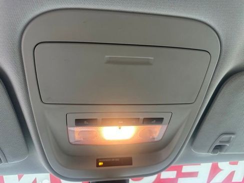 Used 2015 GMC Canyon SLE RWD image 17