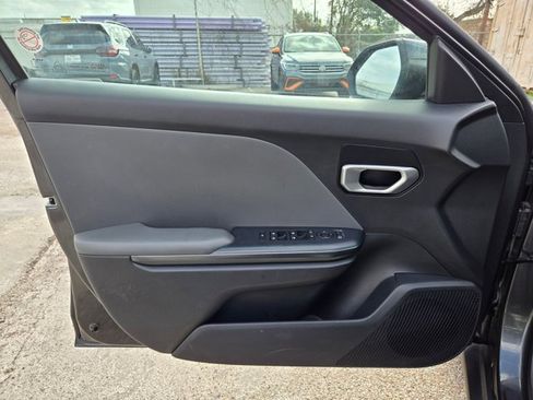 Used 2025 Kia K4 LXS image 11