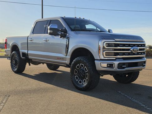 Used 2024 Ford F250 Platinum image 3