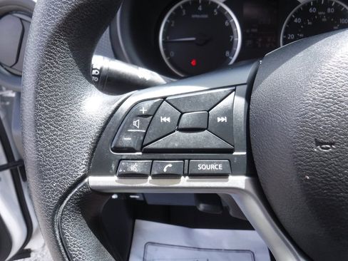Used 2022 Nissan Kicks S FWD image 12