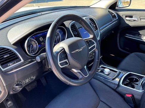 Used 2022 Chrysler 300 Touring image 13