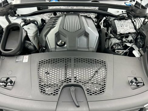 Used 2026 Porsche Macan AWD/4WD image 30