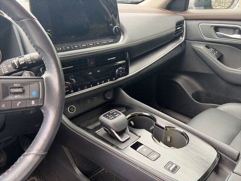 Used 2021 Nissan Rogue SL w/ Premium Package image 19