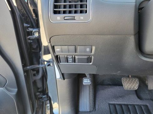 Used 2020 Nissan Armada SL image 21