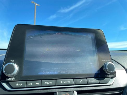 Used 2025 Nissan Altima 2.5 SV image 24