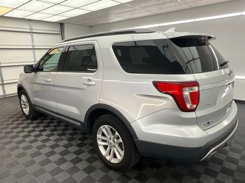 Used 2017 Ford Explorer XLT FWD image 18